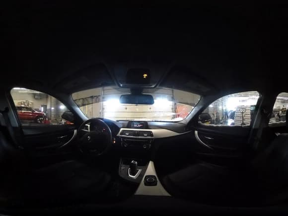 ✅ 2018 BMW 3 Series 320i xDrive • VIN: WBA8A3C57JA505115 • Лот: 43831024. Опубликован ранее на IAAI с пробегом 67 740 миль. Бесплатный доступ к архиву аукционных продаж из США и подробный отчёт об истории автомобиля на DreamBid. Изображение 19.