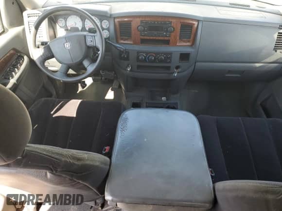 2006 Dodge 3500 Laramie z VIN 3D7LX39C16G170806, wystawiony jako Copart lot #51238065 z przebiegiem 368 436 mil mil oraz Czysty tytuł • Clean title. Historia ofert i sprzedaży dostępna na DreamBid. Obrazek 8.