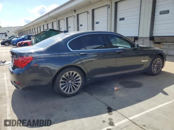 ✅ 2012 BMW 7 Series 740i • VIN: WBAKA4C56CC613826 • Lot: 70512275. Wystawiony na Copart z przebiegiem 162 671 mil. Bezpłatny archiwum sprzedaży aukcyjnych z USA i szczegółowy raport historii pojazdu na DreamBid. Zdjęcie 3.
