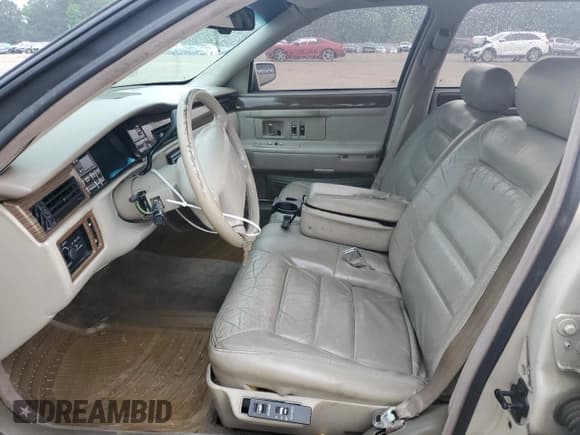 ✅ 1995 Cadillac DeVille • VIN: 1G6KD52B3SU271383 • Lot: 56870365. Wystawiony na Copart z przebiegiem 173 610 mil. Bezpłatny archiwum sprzedaży aukcyjnych z USA i szczegółowy raport historii pojazdu na DreamBid. Zdjęcie 7.