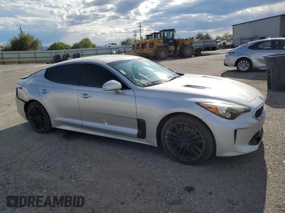 ✅ 2018 Kia Stinger • VIN: KNAE15LA6J6011326 • Lot: 89575535. Wystawiony na Copart z przebiegiem 82 856 mil. Bezpłatny archiwum sprzedaży aukcyjnych z USA i szczegółowy raport historii pojazdu na DreamBid. Zdjęcie 4.