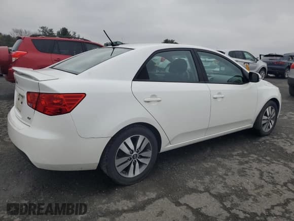 ✅ 2013 Kia Forte EX • VIN: KNAFU4A25D5671305 • Lot: 92894875. Wystawiony na Copart z przebiegiem 79 805 mil. Bezpłatny archiwum sprzedaży aukcyjnych z USA i szczegółowy raport historii pojazdu na DreamBid. Zdjęcie 3.