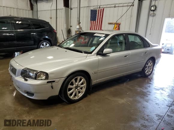 ✅ 2004 Volvo S80 • VIN: YV1TH59H541349855 • Лот: 52520945. Опубликован ранее на Copart с пробегом 178 090 миль. Бесплатный доступ к архиву аукционных продаж из США и подробный отчёт об истории автомобиля на DreamBid. Изображение 1.