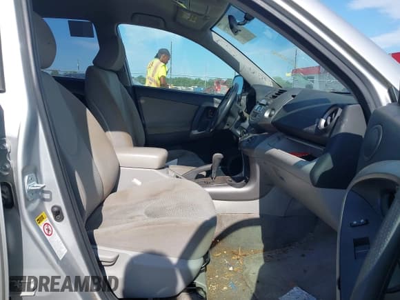 ✅ 2008 Toyota RAV4 Limited • VIN: JTMZD31V085088232 • Lot: 42334920. Wystawiony na IAAI z przebiegiem Nie podano. Bezpłatny archiwum sprzedaży aukcyjnych z USA i szczegółowy raport historii pojazdu na DreamBid. Zdjęcie 5.