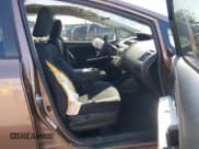 ✅ 2015 Toyota Prius Four • VIN: JTDZN3EU0FJ038109 • Lot: 43421632. Wystawiony na IAAI z przebiegiem 132 727 mil. Bezpłatny archiwum sprzedaży aukcyjnych z USA i szczegółowy raport historii pojazdu na DreamBid. Zdjęcie 5.