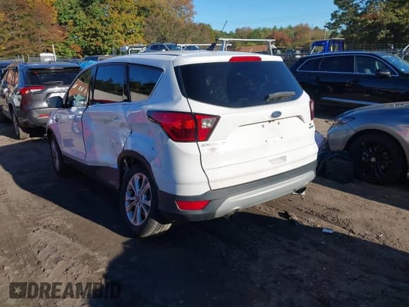 ✅ 2019 Ford Escape SE • VIN: 1FMCU9GD5KUA57039 • Lot: 43392020. Wystawiony na IAAI z przebiegiem 73 601 mil. Bezpłatny archiwum sprzedaży aukcyjnych z USA i szczegółowy raport historii pojazdu na DreamBid. Zdjęcie 3.