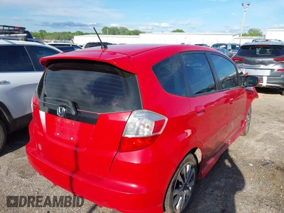 ✅ 2013 Honda Fit Sport • VIN: JHMGE8H51DC080183 • Лот: 42178982. Опубликован ранее на IAAI с пробегом 174 133 миль. Бесплатный доступ к архиву аукционных продаж из США и подробный отчёт об истории автомобиля на DreamBid. Изображение 4.