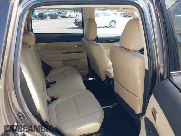 ✅ 2018 Mitsubishi Outlander SE • VIN: JA4AD3A36JZ003236 • Lot: 42413894. Wystawiony na IAAI z przebiegiem 88 903 mil. Bezpłatny archiwum sprzedaży aukcyjnych z USA i szczegółowy raport historii pojazdu na DreamBid. Zdjęcie 8.