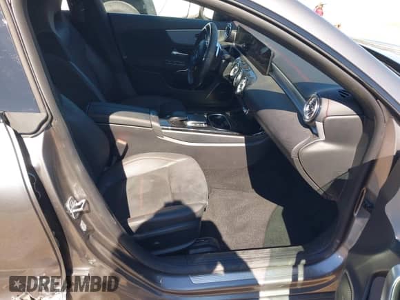 2023 Mercedes-Benz CLA 250 z VIN W1K5J4GB5PN416145, wystawiony jako IAAI lot #42619892 z przebiegiem 16 684 mil mil oraz . Historia ofert i sprzedaży dostępna na DreamBid. Obrazek 5.