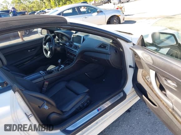 ✅ 2015 BMW 6 Series 640i xDrive • VIN: WBAYP5C58FD873304 • Lot: 43580802. Wystawiony na IAAI z przebiegiem 81 915 mil. Bezpłatny archiwum sprzedaży aukcyjnych z USA i szczegółowy raport historii pojazdu na DreamBid. Zdjęcie 5.