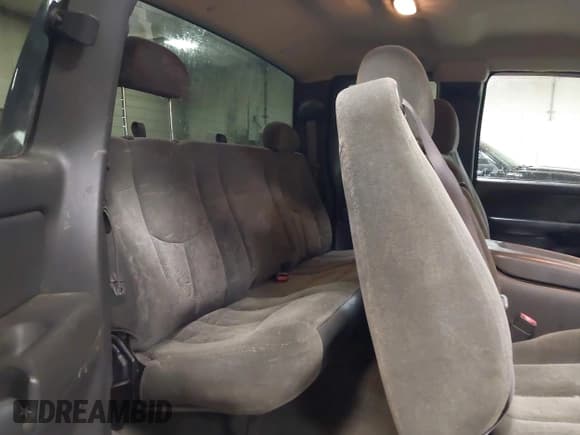 ✅ 2003 Chevrolet Silverado 2500HD LS • VIN: 1GCHK29G33E158624 • Lot: 42108017. Wystawiony na IAAI z przebiegiem 174 462 mil. Bezpłatny archiwum sprzedaży aukcyjnych z USA i szczegółowy raport historii pojazdu na DreamBid. Zdjęcie 8.