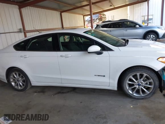 ✅ 2017 Ford Fusion Hybrid SE • VIN: 3FA6P0LU8HR315411 • Lot: 43804987. Listed on IAAI with 124,226 mi. Free auction sales archive from the USA and detailed vehicle history report at DreamBid. Image 14.
