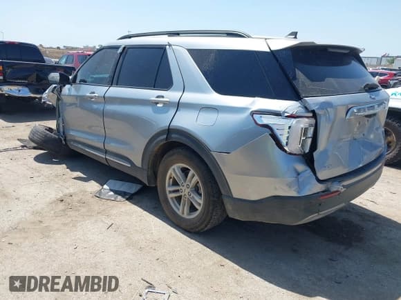 ✅ 2023 Ford Explorer XLT • VIN: 1FMSK7DH0PGA57226 • Lot: 42004666. Wystawiony na IAAI z przebiegiem 31 886 mil. Bezpłatny archiwum sprzedaży aukcyjnych z USA i szczegółowy raport historii pojazdu na DreamBid. Zdjęcie 3.