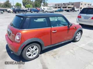 2013 MINI Hardtop with VIN WMWSU3C54DT545660, listed as a IAAI auction lot 42737468 with 41,059 mi miles and . Bid and sale history available at DreamBid. Image 4.