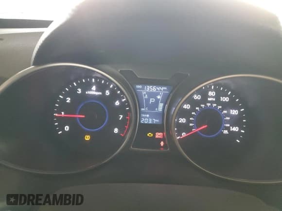 ✅ 2015 Hyundai Veloster • VIN: KMHTC6AD4FU225057 • Lot: 85816814. Wystawiony na Copart z przebiegiem 135 644 mil. Bezpłatny archiwum sprzedaży aukcyjnych z USA i szczegółowy raport historii pojazdu na DreamBid. Zdjęcie 9.