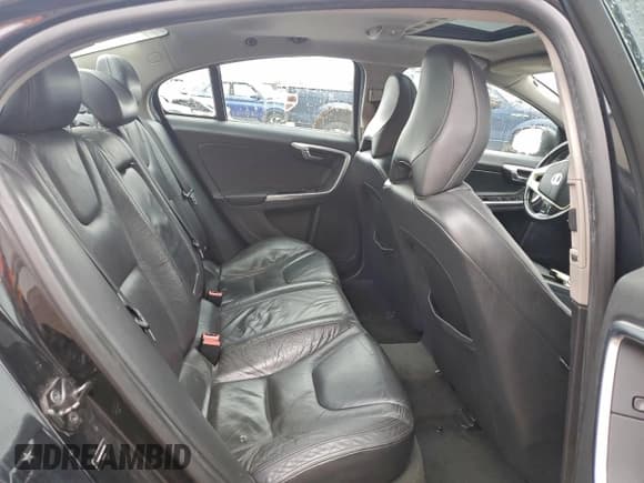 ✅ 2012 Volvo S60 T5 • VIN: YV1622FS8C2101055 • Lot: 91900265. Wystawiony na Copart z przebiegiem 159 009 mil. Bezpłatny archiwum sprzedaży aukcyjnych z USA i szczegółowy raport historii pojazdu na DreamBid. Zdjęcie 11.