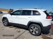 ✅ 2015 Jeep Cherokee Trailhawk • VIN: 1C4PJMBS4FW728086 • Lot: 71095805. Wystawiony na Copart z przebiegiem 107 022 mil. Bezpłatny archiwum sprzedaży aukcyjnych z USA i szczegółowy raport historii pojazdu na DreamBid. Zdjęcie 2.