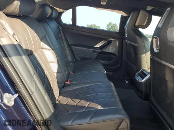 ✅ 2023 BMW 7 Series 760i xDrive • VIN: WBA33EJ0XPCM64354 • Lot: 68515925. Wystawiony na Copart z przebiegiem 51 746 mil. Bezpłatny archiwum sprzedaży aukcyjnych z USA i szczegółowy raport historii pojazdu na DreamBid. Zdjęcie 10.