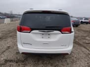 ✅ 2018 Chrysler Pacifica Touring L Plus • VIN: 2C4RC1EG8JR338070 • Lot: 43731413. Wystawiony na IAAI z przebiegiem 169 772 mil. Bezpłatny archiwum sprzedaży aukcyjnych z USA i szczegółowy raport historii pojazdu na DreamBid. Zdjęcie 17.