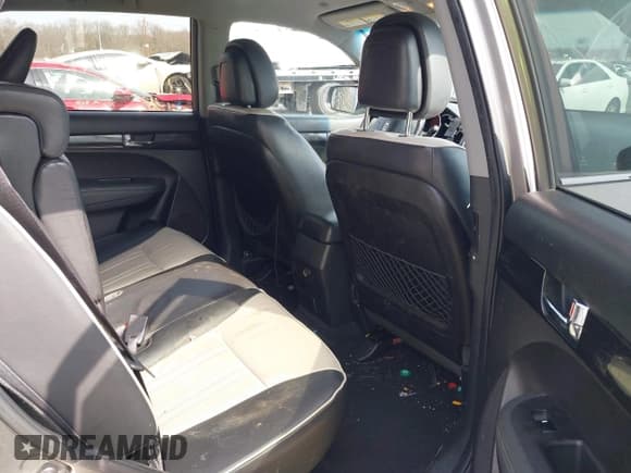 ✅ 2013 Kia Sorento SX • VIN: 5XYKWDA2XDG323728 • Lot: 41781689. Listed on IAAI with 168,069 mi. Free auction sales archive from the USA and detailed vehicle history report at DreamBid. Image 8.