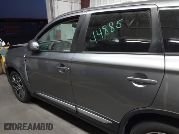 ✅ 2018 Mitsubishi Outlander SE • VIN: JA4AD3A33JZ004098 • Lot: 42328727. Listed on IAAI with 155,585 mi. Free auction sales archive from the USA and detailed vehicle history report at DreamBid. Image 13.