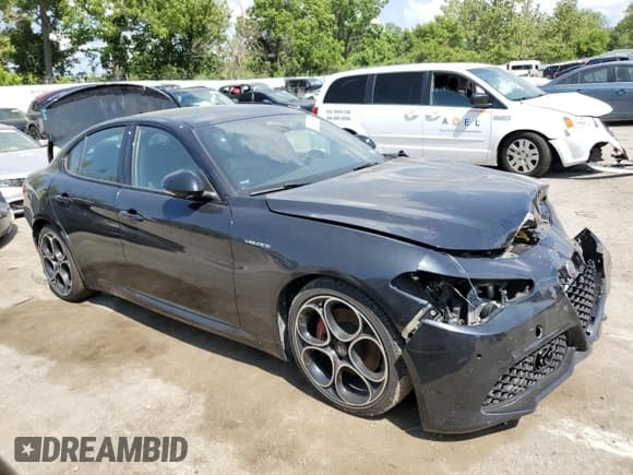 ✅ 2022 Alfa Romeo Giulia Ti • VIN: ZARFAMBN5N7655654 • Lot: 62488095. Wystawiony na Copart z przebiegiem Nie podano. Bezpłatny archiwum sprzedaży aukcyjnych z USA i szczegółowy raport historii pojazdu na DreamBid. Zdjęcie 4.
