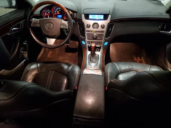 ✅ 2013 Cadillac CTS Luxury • VIN: 1G6DG5E53D0141247 • Lot: 71523945. Wystawiony na Copart z przebiegiem 199 981 mil. Bezpłatny archiwum sprzedaży aukcyjnych z USA i szczegółowy raport historii pojazdu na DreamBid. Zdjęcie 8.