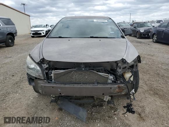 ✅ 2012 Chevrolet Malibu 1LS • VIN: 1G1ZB5E00CF262618 • Lot: 78260944. Wystawiony na Copart z przebiegiem Nie podano. Bezpłatny archiwum sprzedaży aukcyjnych z USA i szczegółowy raport historii pojazdu na DreamBid. Zdjęcie 5.