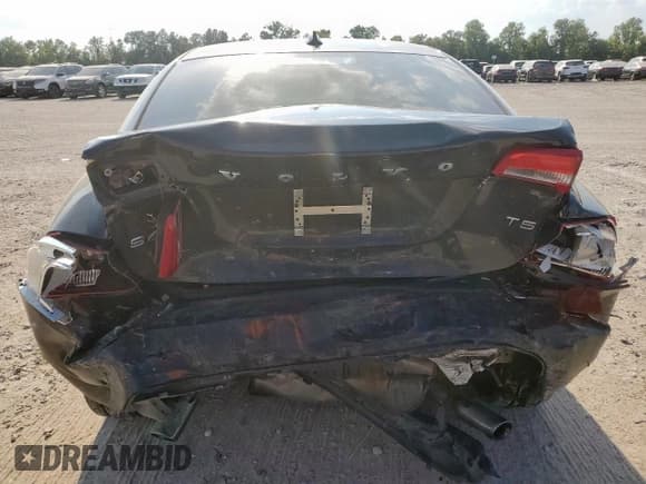 ✅ 2017 Volvo S60 Dynamic • VIN: YV126MFL2H2424113 • Лот: 84230045. Опубликован ранее на Copart с пробегом 51 485 миль. Бесплатный доступ к архиву аукционных продаж из США и подробный отчёт об истории автомобиля на DreamBid. Изображение 6.