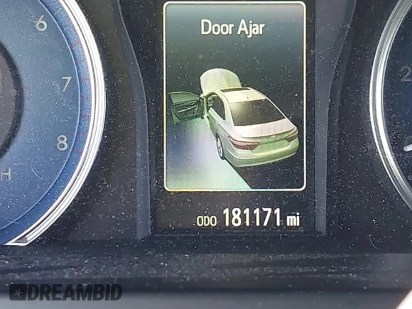 ✅ 2017 Toyota Camry SE • VIN: 4T1BF1FK4HU683181 • Лот: 43711249. Опубликован ранее на IAAI с пробегом 181 171 миль. Бесплатный доступ к архиву аукционных продаж из США и подробный отчёт об истории автомобиля на DreamBid. Изображение 15.