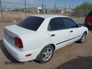 ✅ 2001 Suzuki Esteem GL • VIN: JS2GB41S515210894 • Lot: 42234772. Wystawiony na IAAI z przebiegiem 180 182 mil. Bezpłatny archiwum sprzedaży aukcyjnych z USA i szczegółowy raport historii pojazdu na DreamBid. Zdjęcie 4.