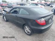 ✅ 2002 Mercedes-Benz C 230/260/280/320 • VIN: WDBRN47J32A323310 • Lot: 43107605. Wystawiony na IAAI z przebiegiem 154 039 mil. Bezpłatny archiwum sprzedaży aukcyjnych z USA i szczegółowy raport historii pojazdu na DreamBid. Zdjęcie 3.