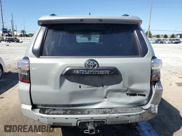 ✅ 2017 Toyota 4Runner SR5 • VIN: JTEBU5JR2H5456034 • Lot: 86085535. Listed on Copart with 114,130 mi. Free auction sales archive from the USA and detailed vehicle history report at DreamBid. Image 6.