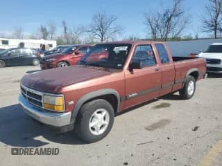 1992 Dodge Dakota z VIN 1B7GL23YXNS633409, wystawiony jako Copart lot #51067775 z przebiegiem 153 174 mil mil oraz Szkoda całkowita • Salvage title. Historia ofert i sprzedaży dostępna na DreamBid. Obrazek 1.