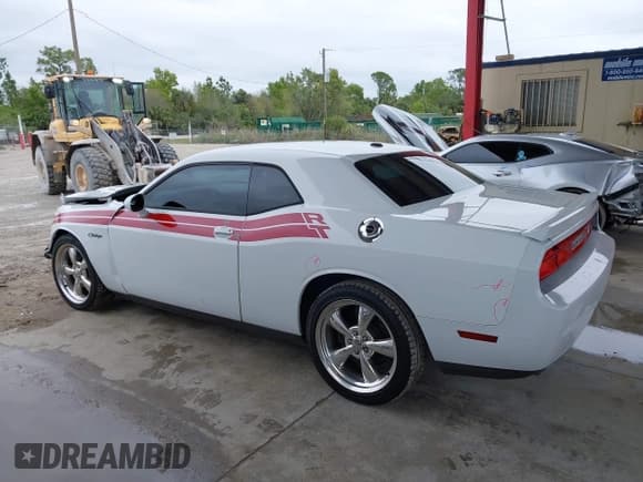 ✅ 2011 Dodge Challenger R/T Classic • VIN: 2B3CJ5DT0BH597047 • Lot: 41406184. Wystawiony na IAAI z przebiegiem 58 890 mil. Bezpłatny archiwum sprzedaży aukcyjnych z USA i szczegółowy raport historii pojazdu na DreamBid. Zdjęcie 15.