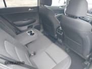 ✅ 2020 Kia Sportage LX • VIN: KNDPMCAC2L7780060 • Lot: 43472315. Wystawiony na IAAI z przebiegiem 56 390 mil. Bezpłatny archiwum sprzedaży aukcyjnych z USA i szczegółowy raport historii pojazdu na DreamBid. Zdjęcie 8.