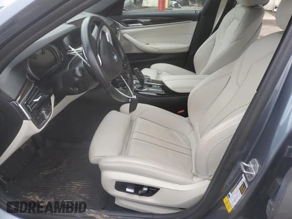 ✅ 2018 BMW 5 Series 540i • VIN: WBAJE5C50JWA97466 • Lot: 91938645. Wystawiony na Copart z przebiegiem 51 912 mil. Bezpłatny archiwum sprzedaży aukcyjnych z USA i szczegółowy raport historii pojazdu na DreamBid. Zdjęcie 7.