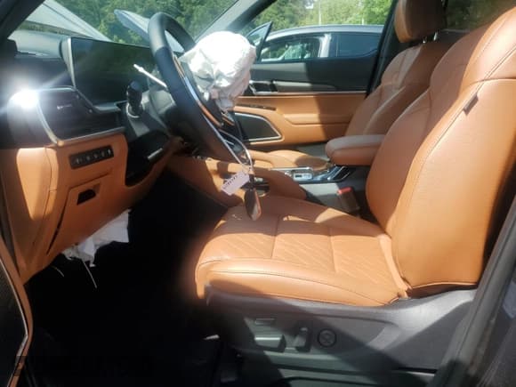 ✅ 2025 Kia Telluride SX X-Line • VIN: 5XYP5DGC6SG647796 • Lot: 69659215. Wystawiony na Copart z przebiegiem 1 056 mil. Bezpłatny archiwum sprzedaży aukcyjnych z USA i szczegółowy raport historii pojazdu na DreamBid. Zdjęcie 7.