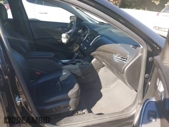 2018 Chevrolet Malibu LT z VIN 1G1ZD5ST3JF196829, wystawiony jako IAAI lot #43345908 z przebiegiem 103 132 mil mil oraz . Historia ofert i sprzedaży dostępna na DreamBid. Obrazek 5.