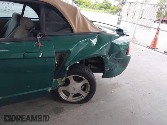 ✅ 2001 Ford Mustang Deluxe • VIN: 1FAFP44441F198354 • Lot: 42433701. Listed on IAAI with 69,328 mi. Free auction sales archive from the USA and detailed vehicle history report at DreamBid. Image 6.