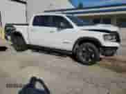 2020 Ram 1500 Rebel z VIN 1C6SRFLT4LN211966, wystawiony jako Copart lot #80487845 z przebiegiem 97 530 mil mil oraz Szkoda całkowita • Salvage title. Historia ofert i sprzedaży dostępna na DreamBid. Obrazek 4.