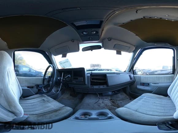 ✅ 1992 GMC Suburban • VIN: 1GKEC16K5NJ722470 • Лот: 43366339. Опубликован ранее на IAAI с пробегом 418 298 миль. Бесплатный доступ к архиву аукционных продаж из США и подробный отчёт об истории автомобиля на DreamBid. Изображение 20.