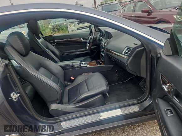 ✅ 2014 Mercedes-Benz E 350 • VIN: WDDKJ8JB2EF251679 • Lot: 70272435. Wystawiony na Copart z przebiegiem 165 874 mil. Bezpłatny archiwum sprzedaży aukcyjnych z USA i szczegółowy raport historii pojazdu na DreamBid. Zdjęcie 5.