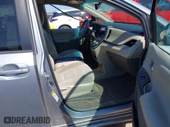 ✅ 2015 Toyota Sienna LE AAS • VIN: 5TDKK3DC3FS539467 • Lot: 41989659. Listed on IAAI with 217,583 mi. Free auction sales archive from the USA and detailed vehicle history report at DreamBid. Image 5.