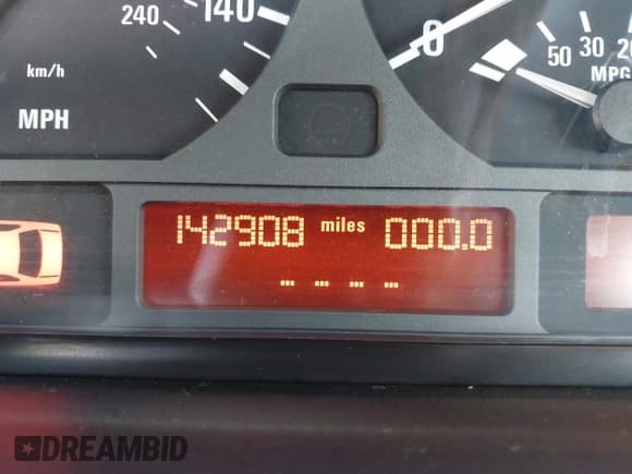 ✅ 2004 BMW 3 Series 325i • VIN: WBAEV33464KR28572 • Lot: 42106253. Listed on IAAI with 142,908 mi. Free auction sales archive from the USA and detailed vehicle history report at DreamBid. Image 15.