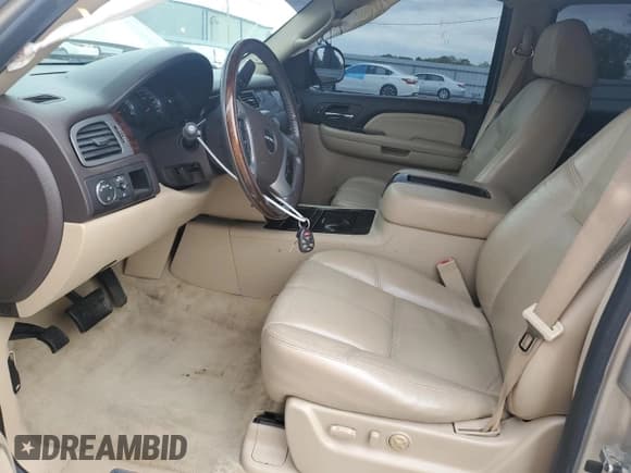 ✅ 2008 GMC Yukon XL • VIN: 1GKFC66858J250345 • Lot: 52956125. Listed on Copart with 217,560 mi. Free auction sales archive from the USA and detailed vehicle history report at DreamBid. Image 7.