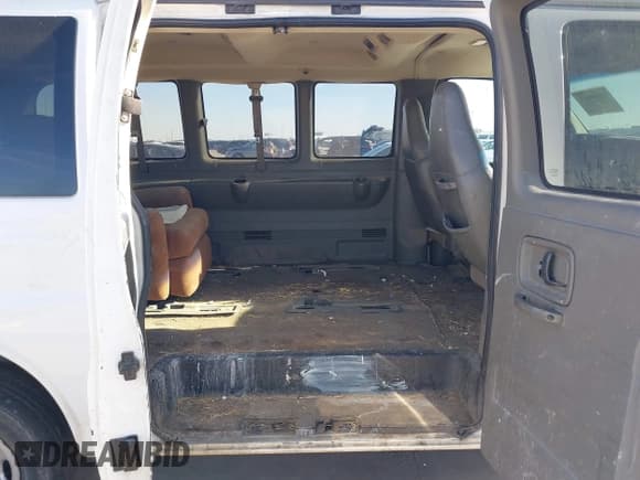 ✅ 2004 GMC Savana • VIN: 1GJGG25U241127181 • Lot: 43638559. Listed on IAAI with 292,294 mi. Free auction sales archive from the USA and detailed vehicle history report at DreamBid. Image 8.