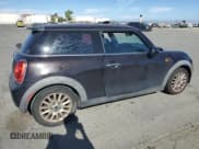 ✅ 2015 MINI Hardtop • VIN: WMWXM5C51F3B34191 • Лот: 70053295. Опубликован ранее на Copart с пробегом 138 196 миль. Бесплатный доступ к архиву аукционных продаж из США и подробный отчёт об истории автомобиля на DreamBid. Изображение 3.