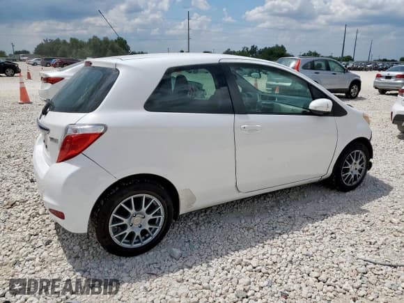 ✅ 2012 Toyota Yaris L • VIN: JTDJTUD30CD504911 • Лот: 68777605. Опубликован ранее на Copart с пробегом 155 414 миль. Бесплатный доступ к архиву аукционных продаж из США и подробный отчёт об истории автомобиля на DreamBid. Изображение 3.