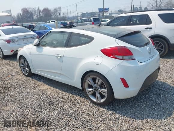 ✅ 2012 Hyundai Veloster w/Gray Int • VIN: KMHTC6AD7CU021221 • Lot: 41892407. Wystawiony na IAAI z przebiegiem 127 134 mil. Bezpłatny archiwum sprzedaży aukcyjnych z USA i szczegółowy raport historii pojazdu na DreamBid. Zdjęcie 3.